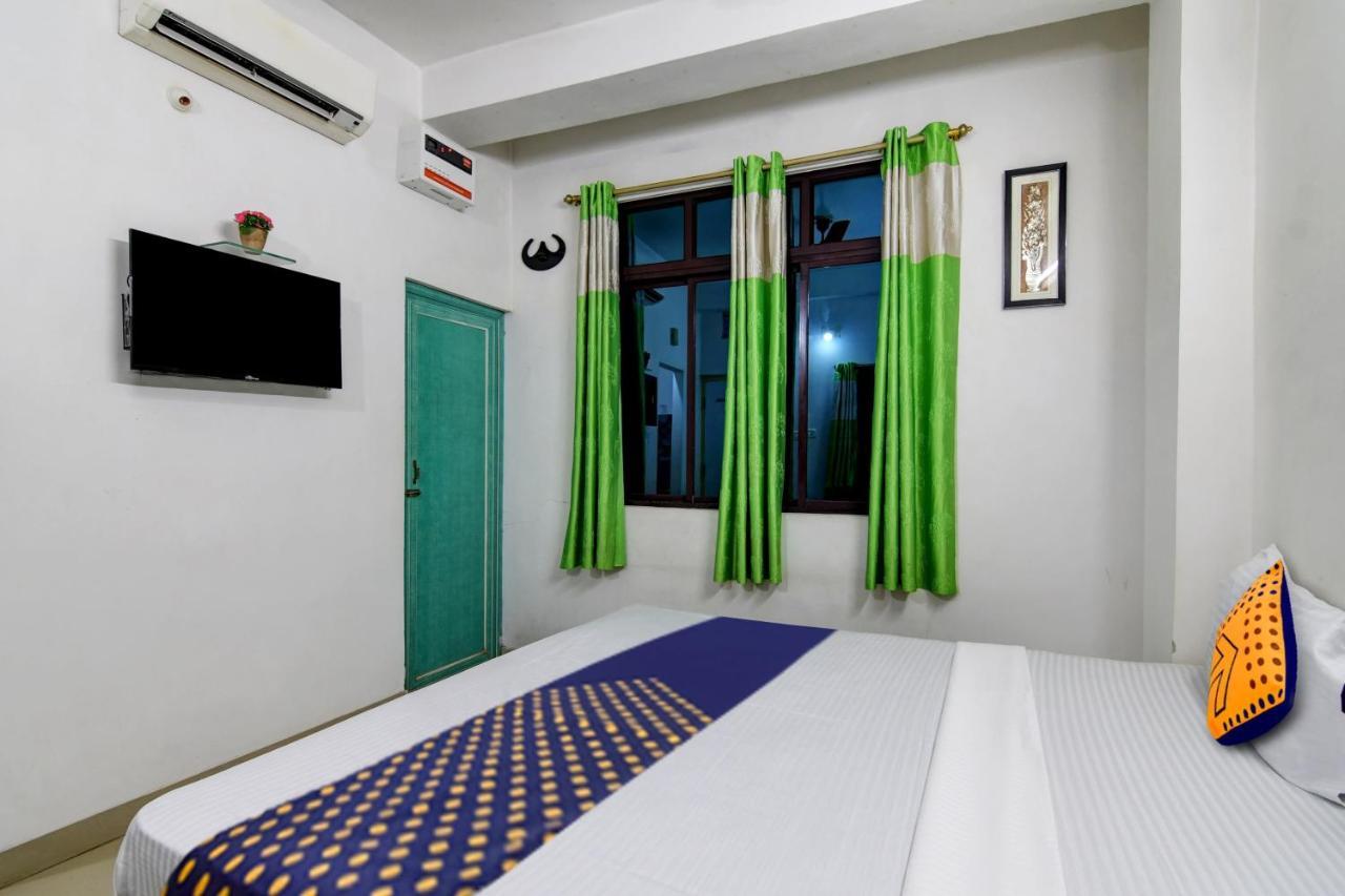 Hotel Spot On Ray Palace à Purî Extérieur photo