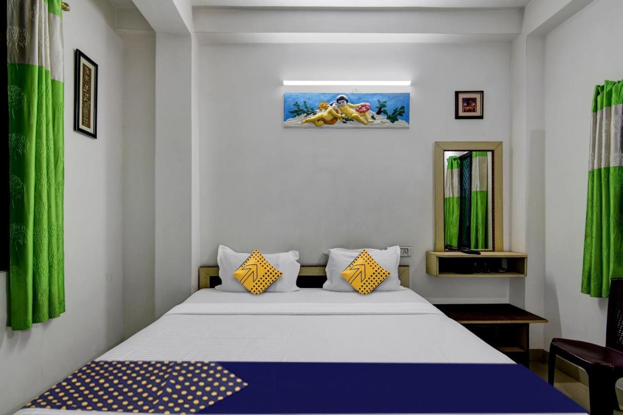 Hotel Spot On Ray Palace à Purî Extérieur photo