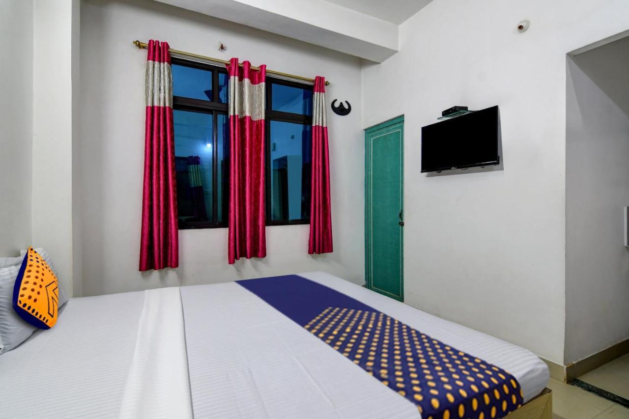 Hotel Spot On Ray Palace à Purî Extérieur photo