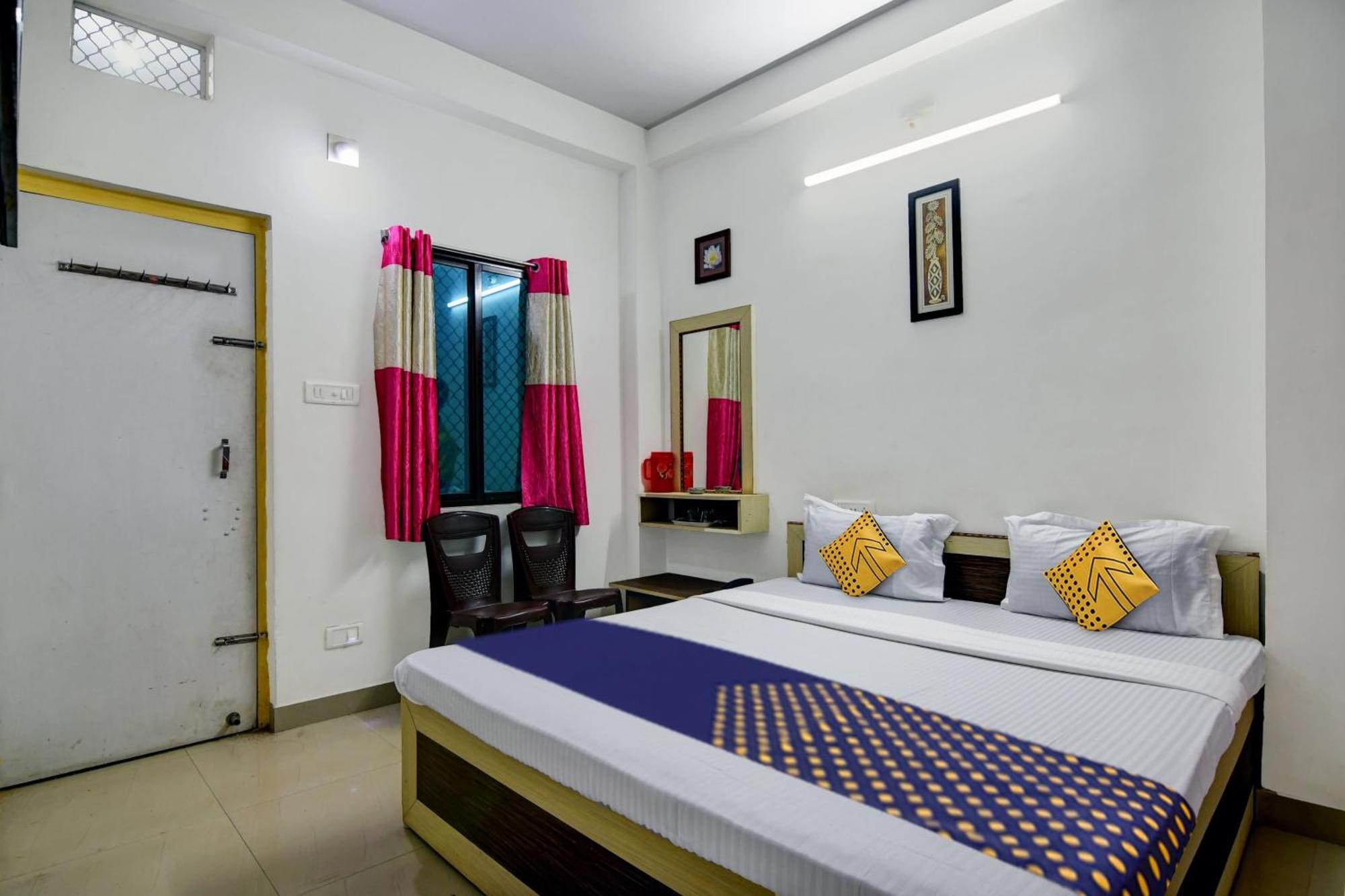 Hotel Spot On Ray Palace à Purî Extérieur photo